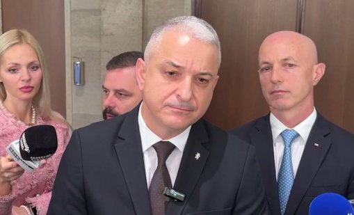 Предлагат само един учебник по предмет