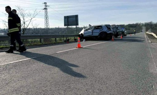 Трагедия край Шумен: 20-годишна шофьорка загина, мъж е настанен в болница след тежката катастрофа