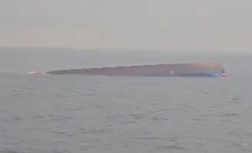 Български моряци спасиха деветима души от потъващия кораб край Констанца