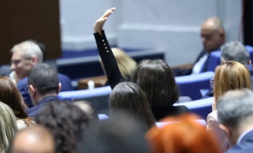 Депутатите гласуват първия бюджет на България в евро
