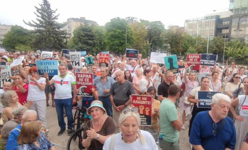Tрети протест в подкрепа на арестувания кмет се провежда във Варна (СНИМКИ)