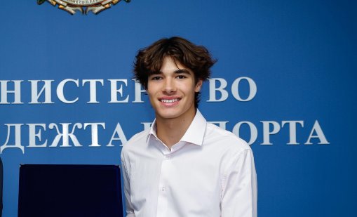 Никола Цолов вдига нивото - ще кара във Формула 2