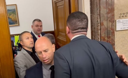 Жесток скандал в НС между Пеевски и Мирчев ВИДЕО