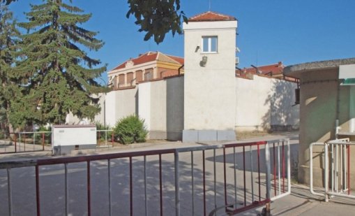 Спецакция в затвора във Варна: Откриха таблетки с неустановено съдържание, игли и спринцовки