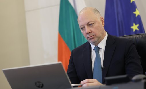 Росен Желязков: Шведските самолети ще останат в България през целия август