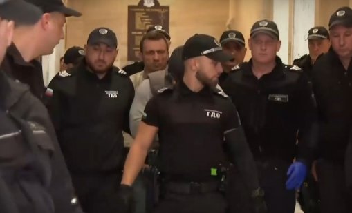Гледат мерките на героите от гей оргията в София