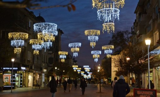 Слагат 22 светещи елхи в центъра на Варна