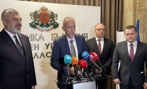 Вълчев: Ученици от определени общности ходят ежедневно с ножове на училище