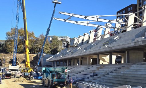 Започна монтажът на конструкциите за козирките на стадион „Арена Варна“ (ВИДЕО)