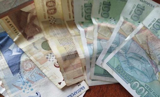 Днес е крайният срок зрелостниците да платят здравната си вноска за юли