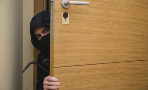 Удар: Огромна сума пари, злато и бижута са откраднат от частен дом в Добрич