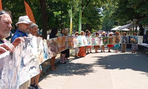 20-метровa картина изненада туристите във Варна (СНИМКИ)