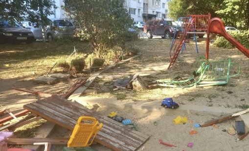 Пиян шофьор се вряза в детска площадка след преследване с полицията