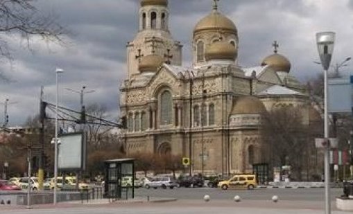 Затварят в рамките на час района около Катедралата за Деня на Варна