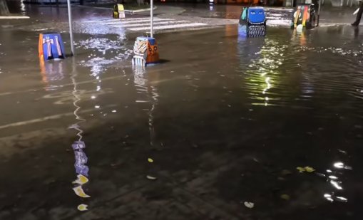 Дъждът през нощта наводни подлези във Варна (ВИДЕО)