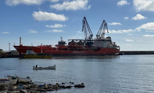 Освен че няма риба, намаляват и рибарите