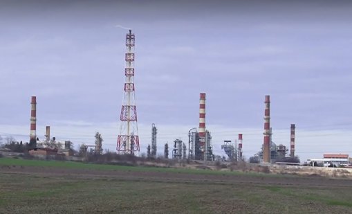 Решено: Държавата взима ръководството над рафинерията в Бургас