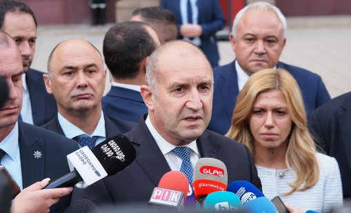 Радев съобщи за втори ударен кораб тази нощ, който е потънал