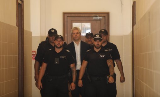 Докараха Коцев в съда под солидна охрана