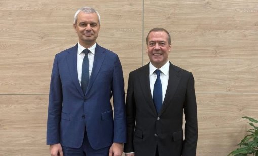 Костадинов се срещна с Медведев