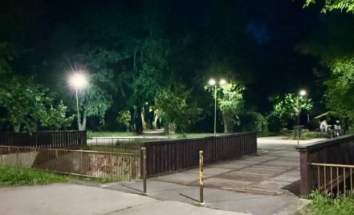Частник смени лампите в "Аспаруховия парк"