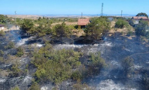 30 постройки изгоряха във вилната зона край Бургас