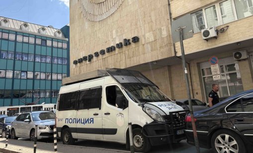 Антикорупционната комисия влезе в Министерството на енергетиката