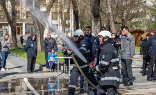 Един човек е загинал и двама са пострадали при 42 пожара за денонощие у нас