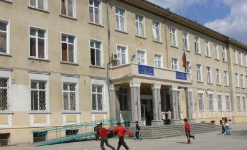 Смениха директорите на 13 варненски училища