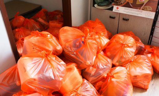 Във Варна започна раздаването на пакети с хранителни и хигиенни продукти