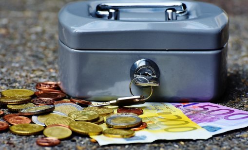 Човек със заплата от 10 000 лв. плаща по-нисък ефективен данък от човек със заплата 4000–5000 лв