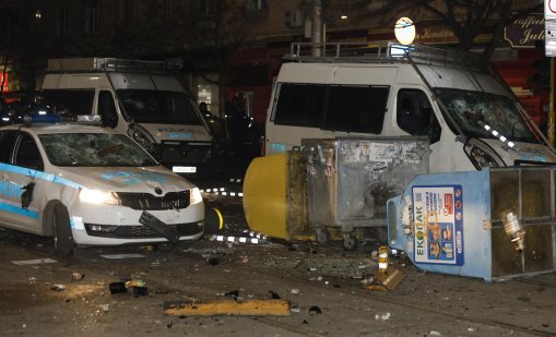 Равносметката след 1 декември: Сблъсъци с полиция, палежи, задържани, пострадали и част от София е без ток