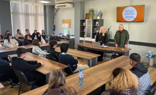 Съдебни изпълнители влизат в училищата