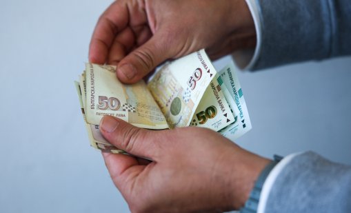 Средният доход, на който сме се осигурявали през юли е 1844,98 лв.