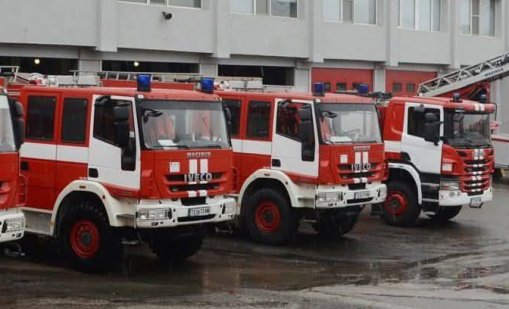 43 пожара са потушили огнеборците за денонощие
