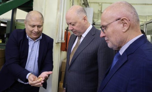 Желязков посети Монетния двор, за да види лично как се секат българските евромонети (СНИМКИ)