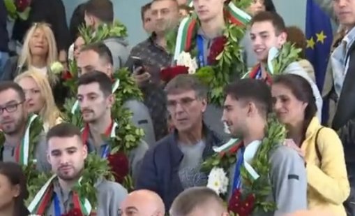 Националите ни по волейбол се завърнаха на родна земя