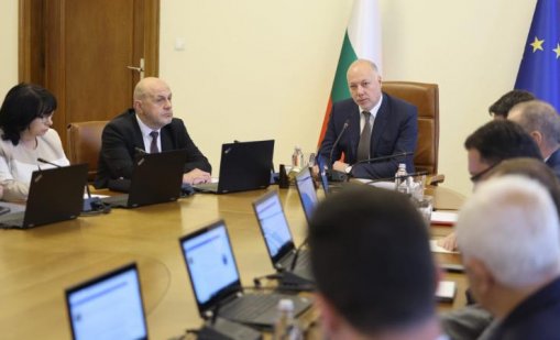 Правителството предлага забрана на мобилни телефони в училищата и въвеждане на предмета по религия