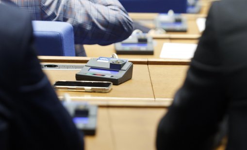 Депутатите единодушно пратиха Бюджет 2026 в историята 