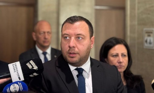 „Възраждане” дава на Конституционния съд законите за ръководителите на службите