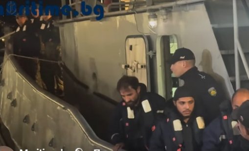 Спасените моряци от потъналия край Крапец кораб пристигнаха във Варна