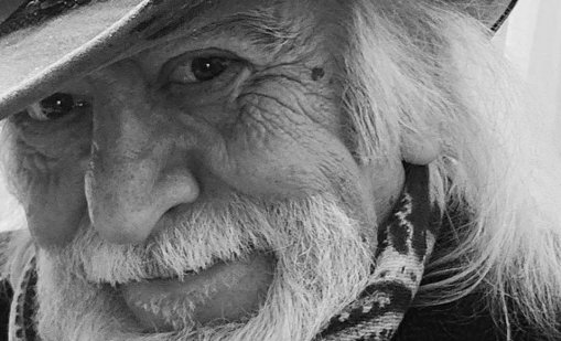Емблематичен варненски фотограф се нуждае от помощ