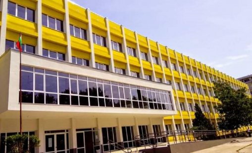 Химията във Варна получи автоматичен дефибрилатор от "Капачки за бъдеще"