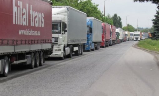 Ограничиха движението на камиони в 14 области заради жегите
