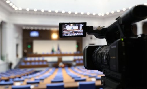 Ще падне ли кабинетът "Желязков"? Гласуват третия вот на недоверие 