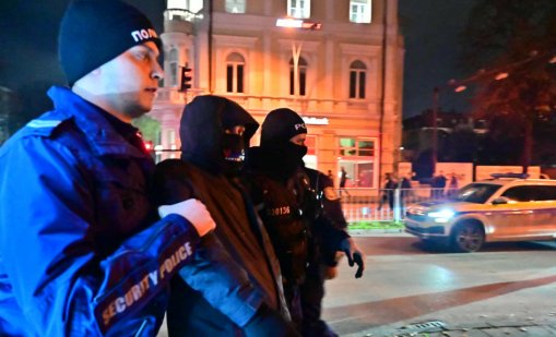 Двама задържани на протеста срещу правителството във Варна