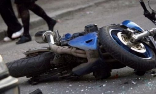 Трима мотористи са в болница след катастрофа