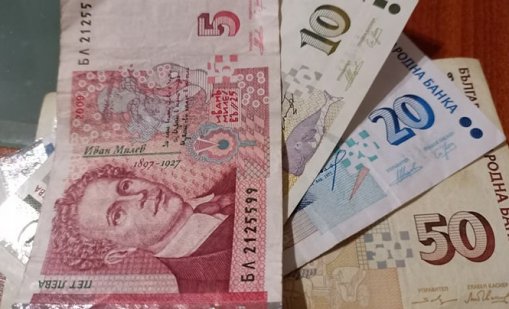 Проучване: Над половината българи подкрепят повишаването на МРЗ