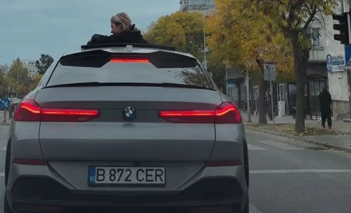 Румънка се развява през шибедаха на движеща се кола в центъра на Варна