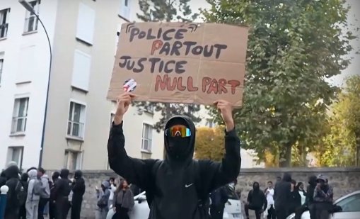 Задържаха 17-годишен българин за побой над полицай при протестите във Франция